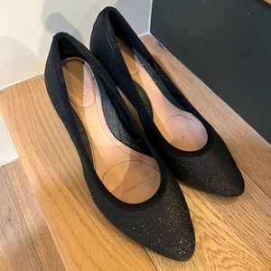 Taryn rise size 8 pumps